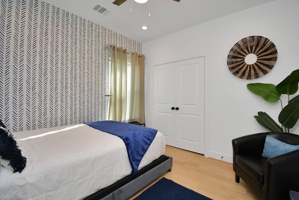 Blissful Getaway Home With Hot Tub & Backyard Near Downtown Χιούστον Εξωτερικό φωτογραφία