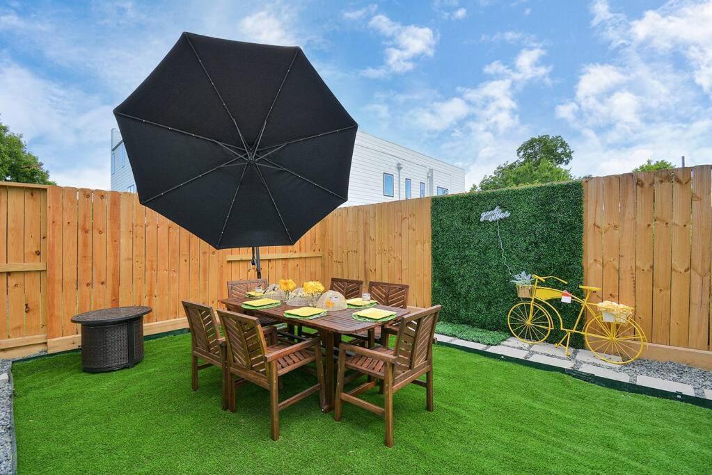 Blissful Getaway Home With Hot Tub & Backyard Near Downtown Χιούστον Εξωτερικό φωτογραφία