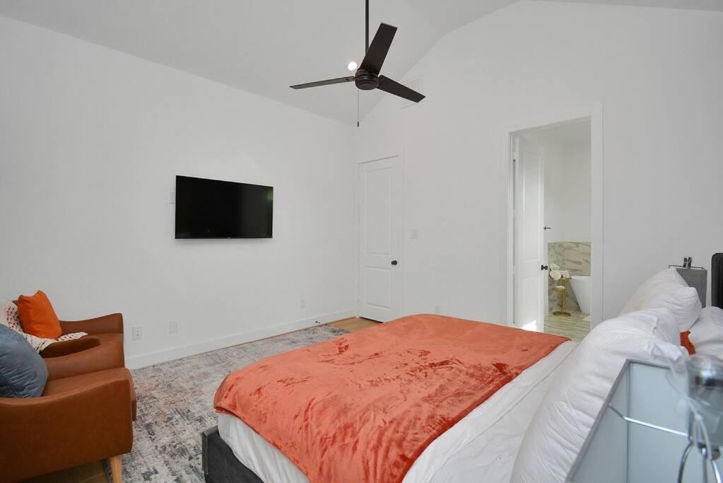 Blissful Getaway Home With Hot Tub & Backyard Near Downtown Χιούστον Εξωτερικό φωτογραφία