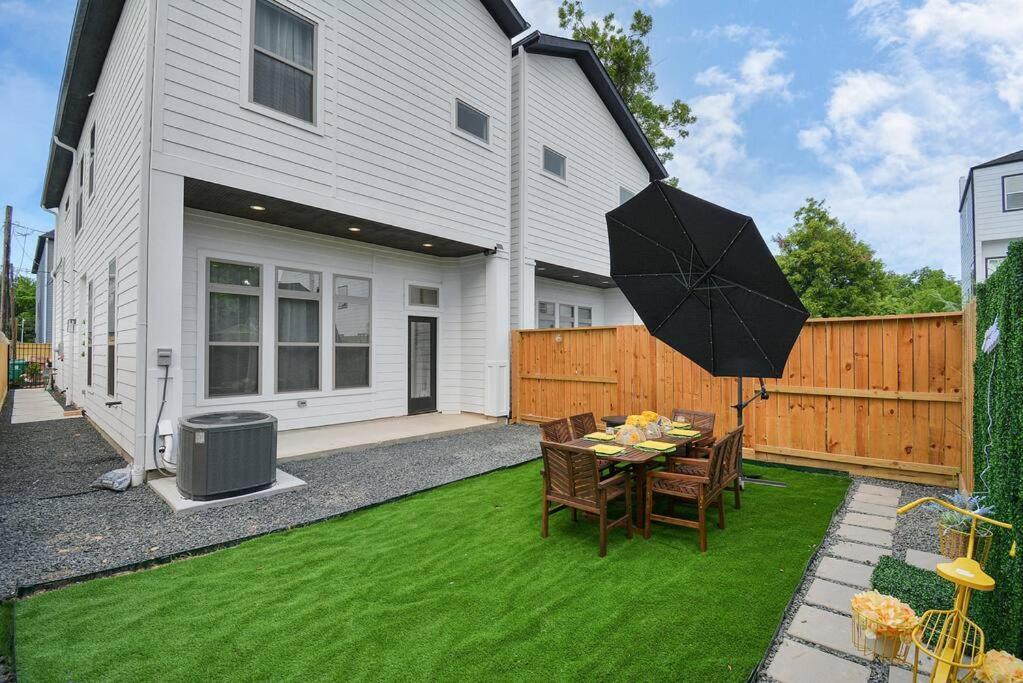 Blissful Getaway Home With Hot Tub & Backyard Near Downtown Χιούστον Εξωτερικό φωτογραφία