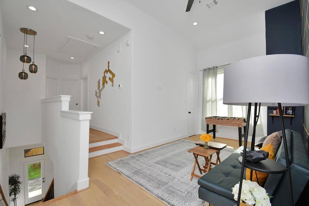 Blissful Getaway Home With Hot Tub & Backyard Near Downtown Χιούστον Εξωτερικό φωτογραφία
