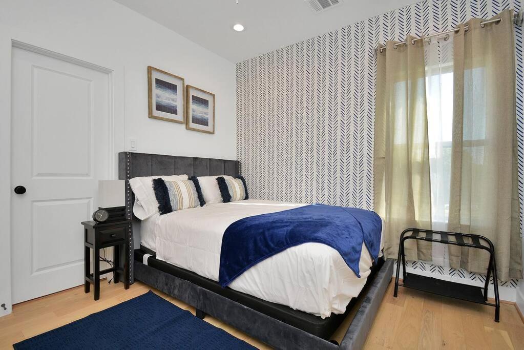 Blissful Getaway Home With Hot Tub & Backyard Near Downtown Χιούστον Εξωτερικό φωτογραφία