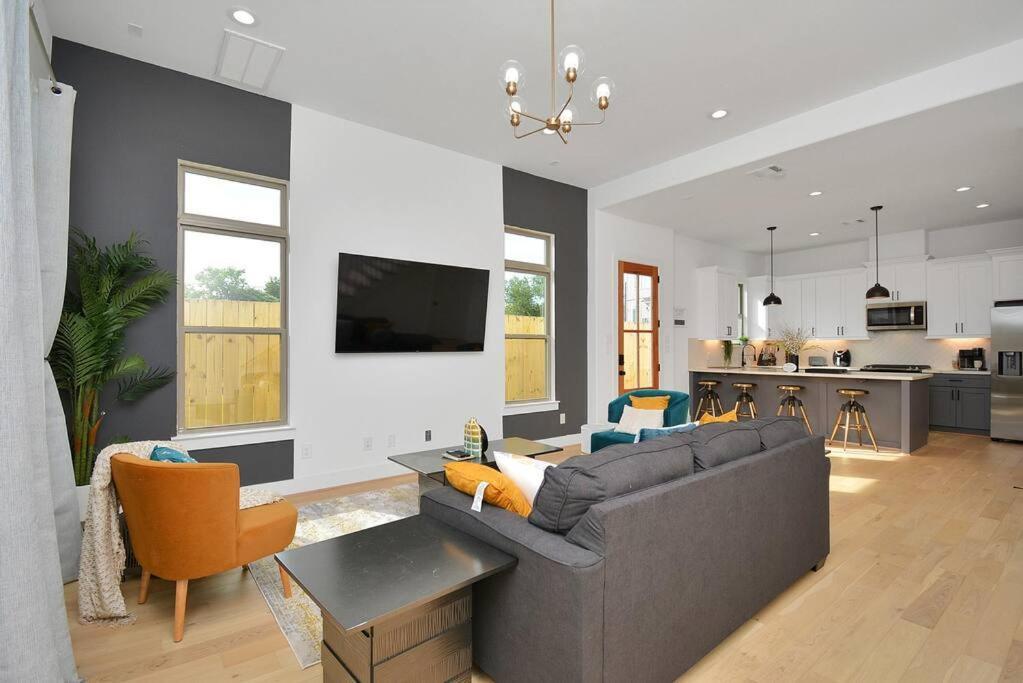 Blissful Getaway Home With Hot Tub & Backyard Near Downtown Χιούστον Εξωτερικό φωτογραφία