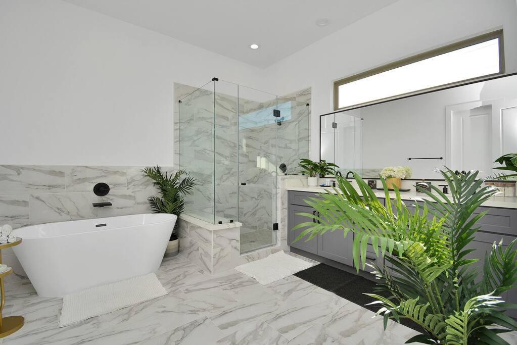 Blissful Getaway Home With Hot Tub & Backyard Near Downtown Χιούστον Εξωτερικό φωτογραφία