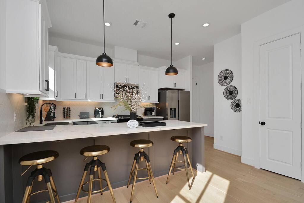 Blissful Getaway Home With Hot Tub & Backyard Near Downtown Χιούστον Εξωτερικό φωτογραφία