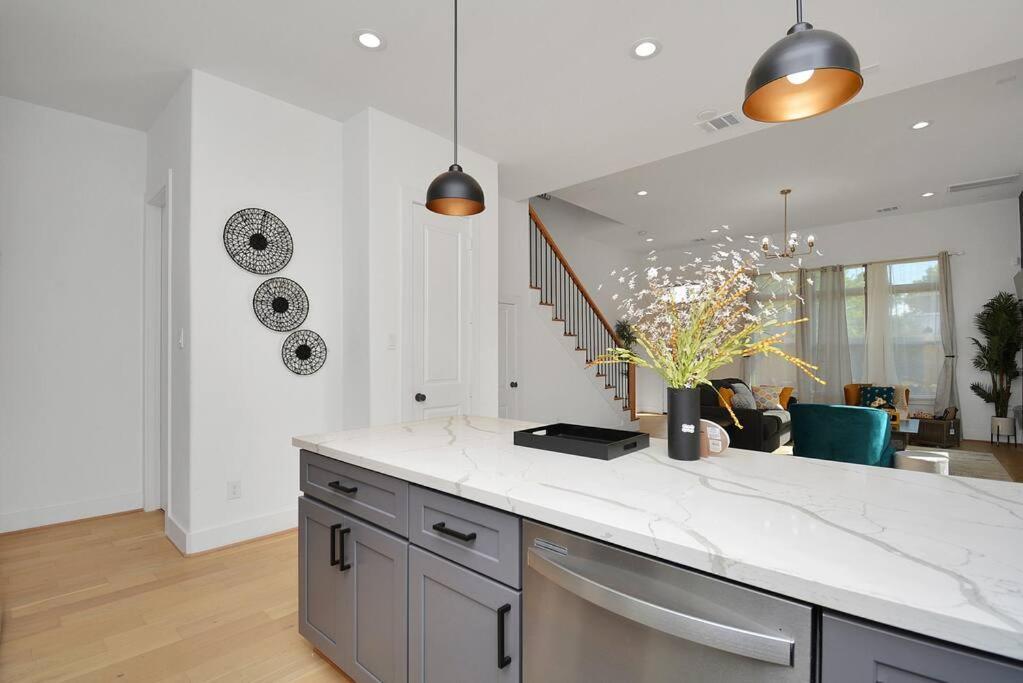 Blissful Getaway Home With Hot Tub & Backyard Near Downtown Χιούστον Εξωτερικό φωτογραφία