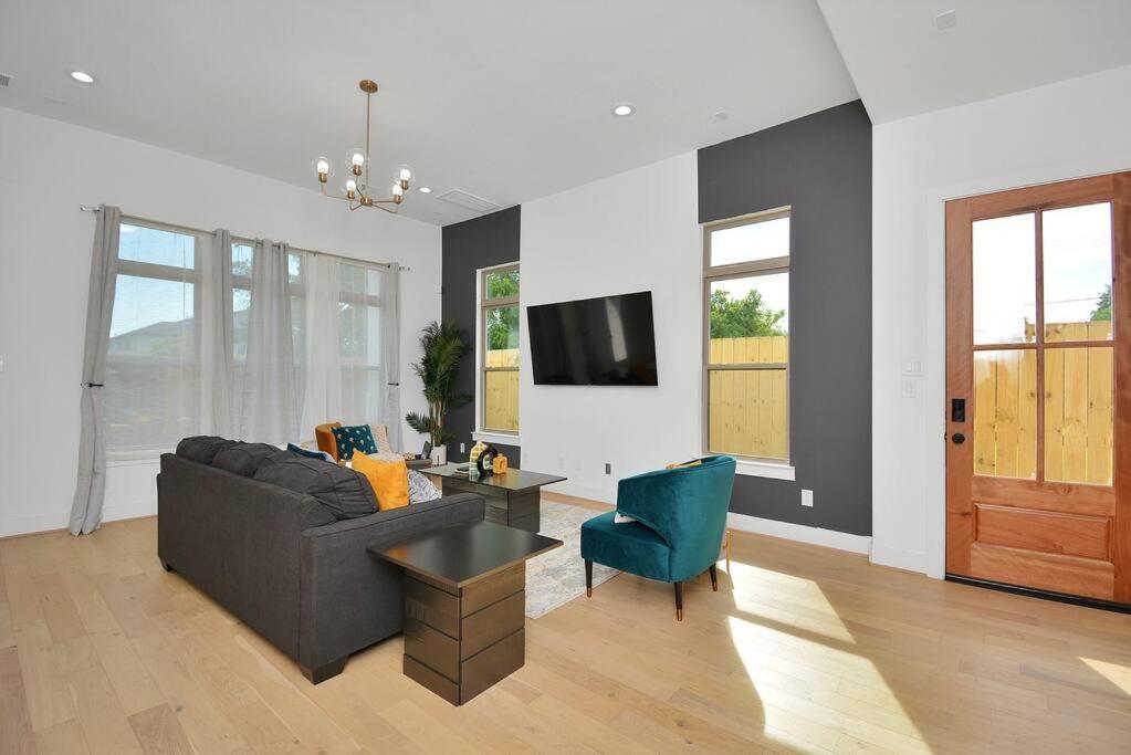 Blissful Getaway Home With Hot Tub & Backyard Near Downtown Χιούστον Εξωτερικό φωτογραφία