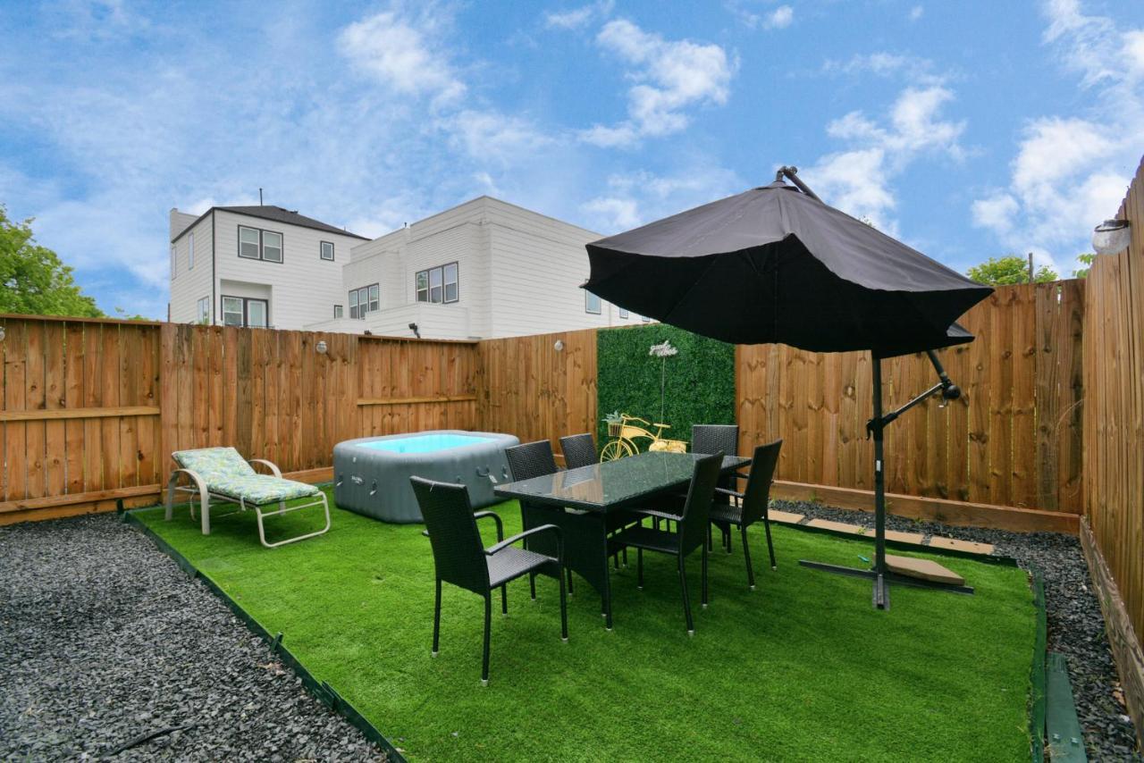 Blissful Getaway Home With Hot Tub & Backyard Near Downtown Χιούστον Εξωτερικό φωτογραφία